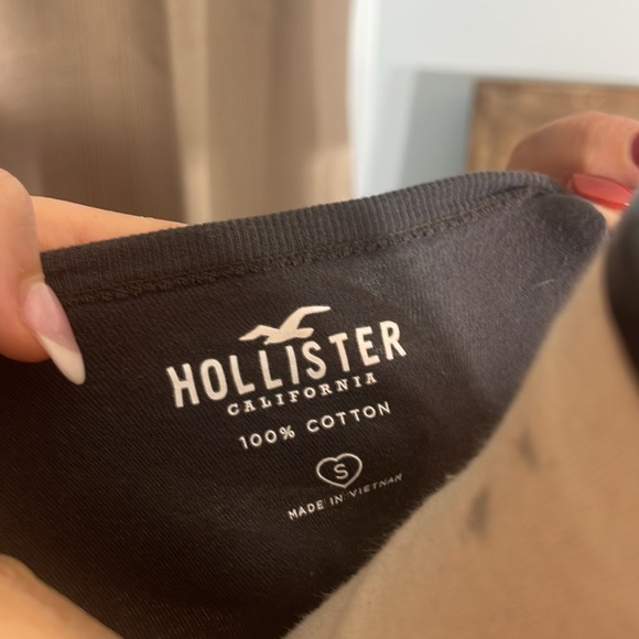 HOLLISTER Graphic Baby Tee - Picture 5 of 5